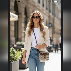 Like New Jingpin Cross Body Purse